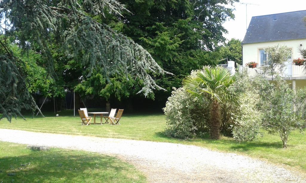 La Demeure Du Perron Quettehou Exterior foto