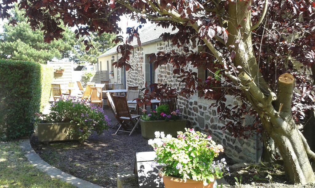 La Demeure Du Perron Quettehou Exterior foto